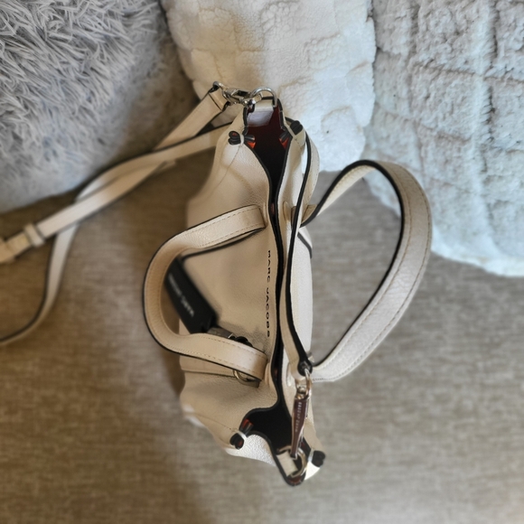 Marc Jacobs Pebbled Leather The Tag Crossbody Bag Off White Magnetic Closure - Picture 12 of 15